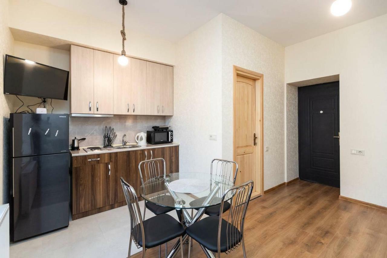 Wehost Stylish Apartment In Old Tbilisi Bagian luar foto