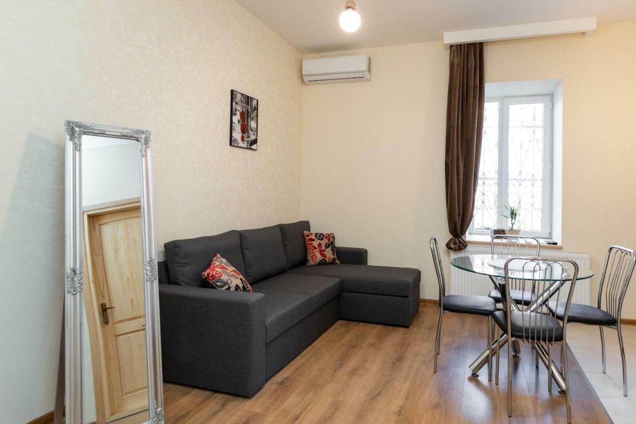 Wehost Stylish Apartment In Old Tbilisi Bagian luar foto
