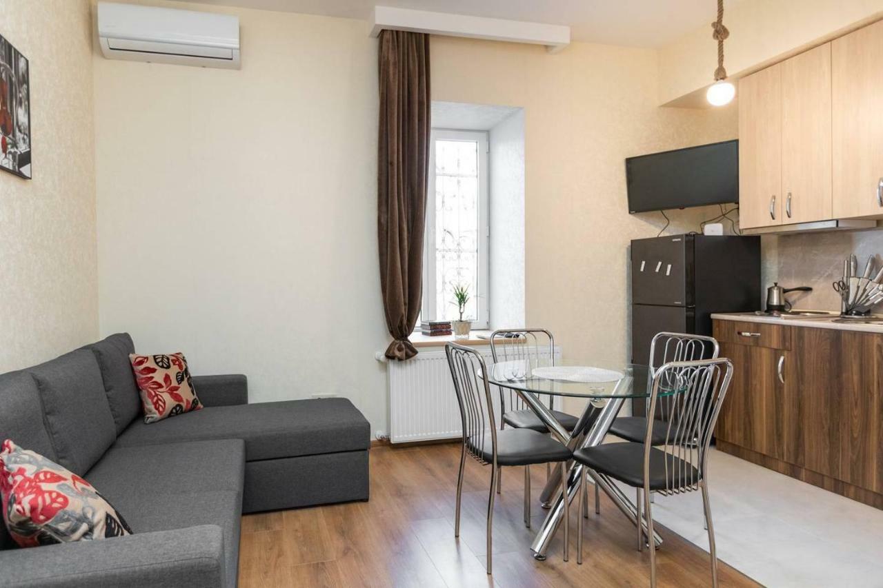 Wehost Stylish Apartment In Old Tbilisi Bagian luar foto